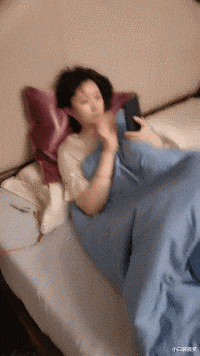 “这两个女生同时追求你,你会选哪个?”评论一语惊醒梦中人