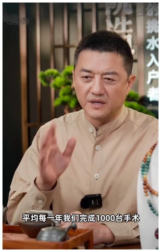 卡戴珊|李亚鹏谈嫣然基金罕见落泪，哽咽承认离开王菲后没那么多人关注了