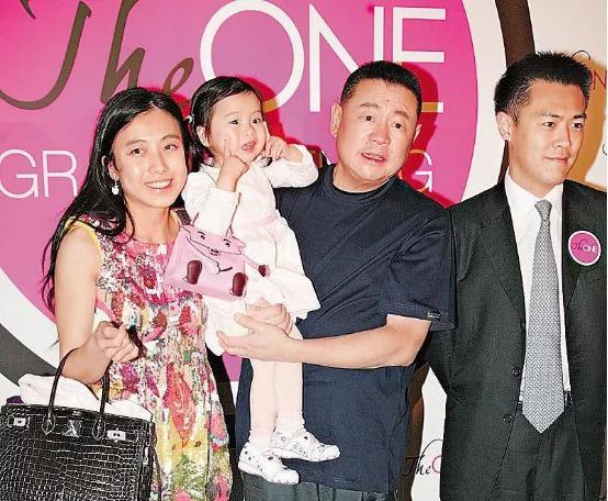 甘比|遭丈夫狠心抛弃,陈小娟独自抚养3个女儿,如今女婿送700亿给她