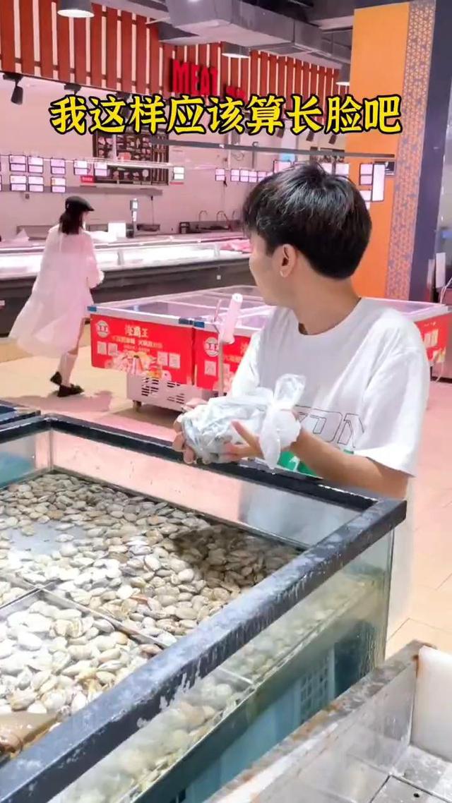 男子和女子相亲,女子对其有好感,他下一个动作却让2人分道扬镳