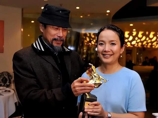 吕丽萍|吕丽萍回国养老受阻！丈夫孙海英崇洋媚外，发表不当言论引争议！