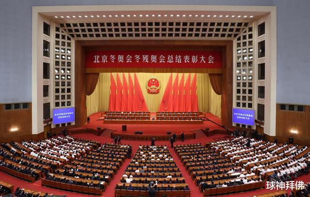 韩聪|冬奥表彰大会现场!韩聪身架15枚奖牌,谷爱凌的人气最旺