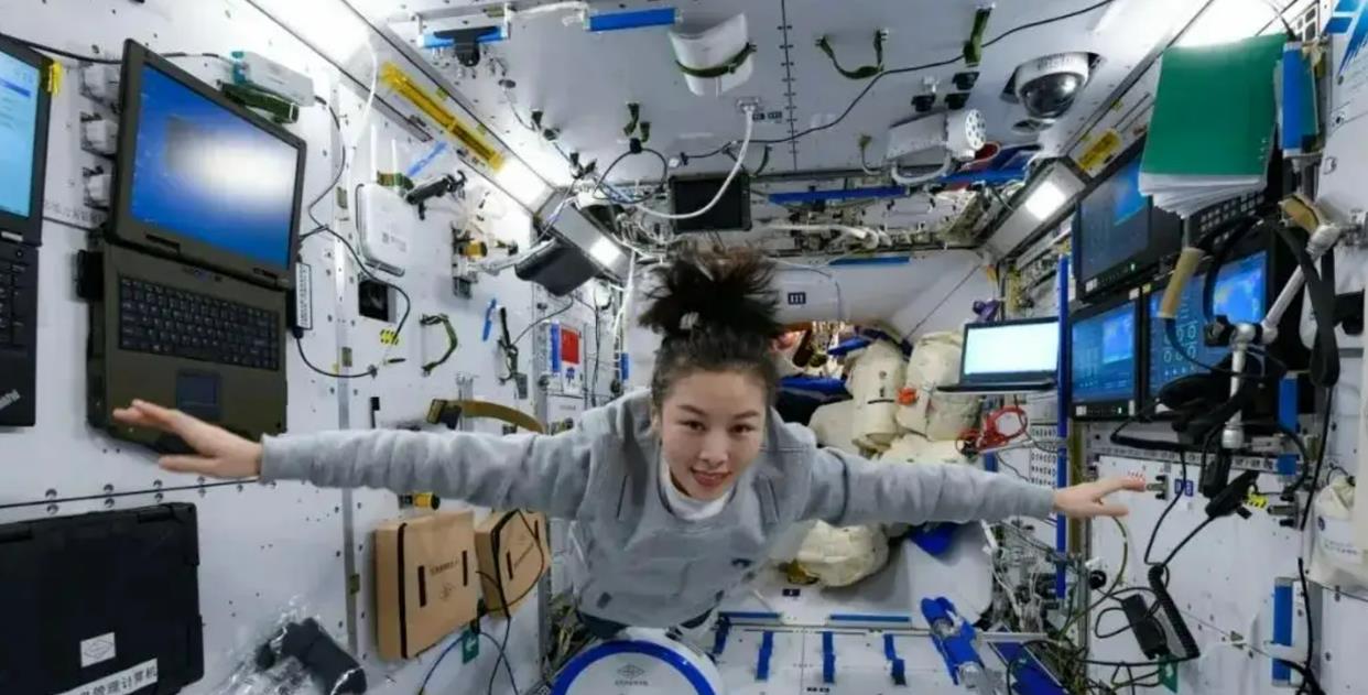 女航天员选拔:生育过的优先!返回后禁止生育?她们付出太多了