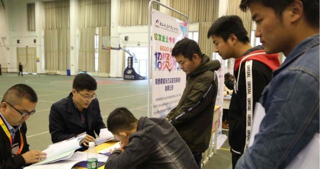 程序员|女性职业榜单出炉，哪些最受男生欢迎？老师一般，榜一最受欢迎