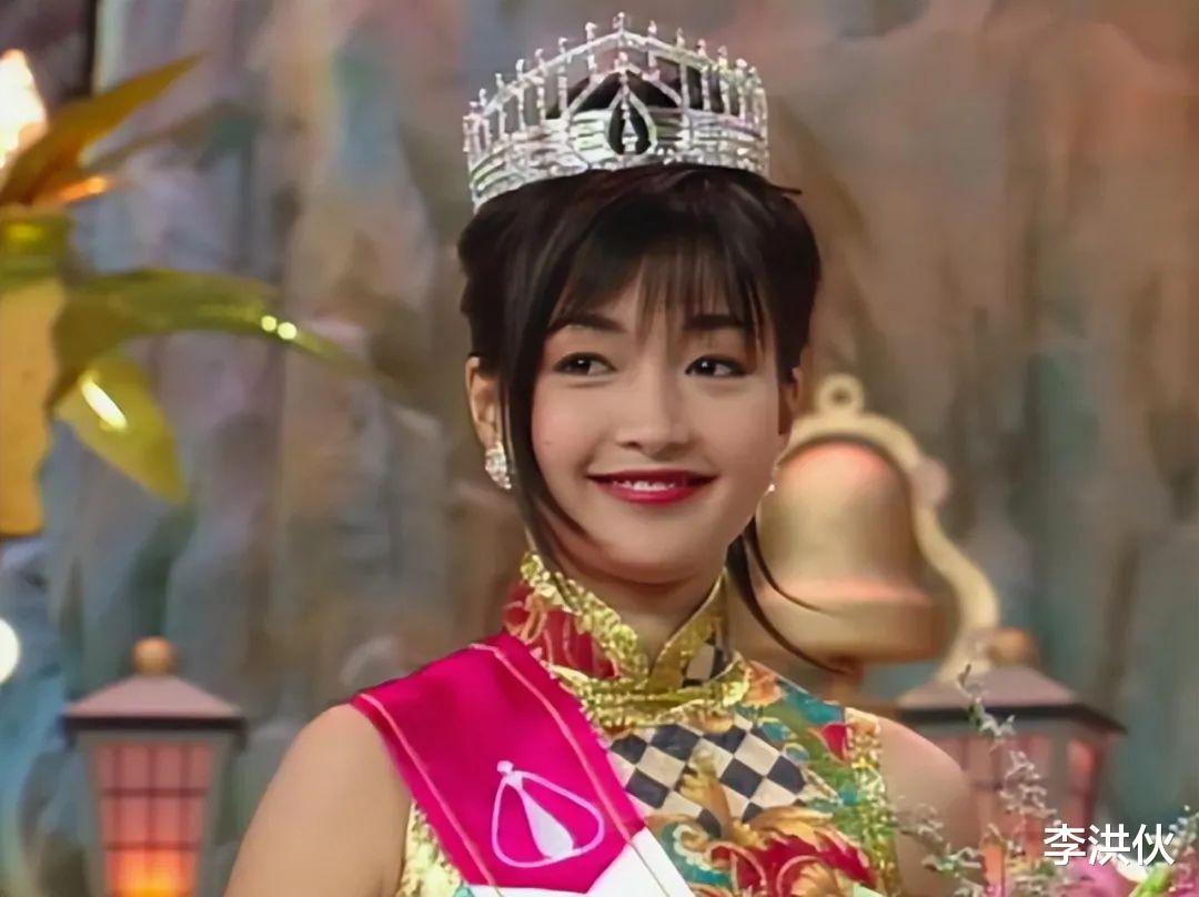 李绮红|“最美郭襄”李绮红现状，满脸褐斑样貌大变，本人承认已到更年期