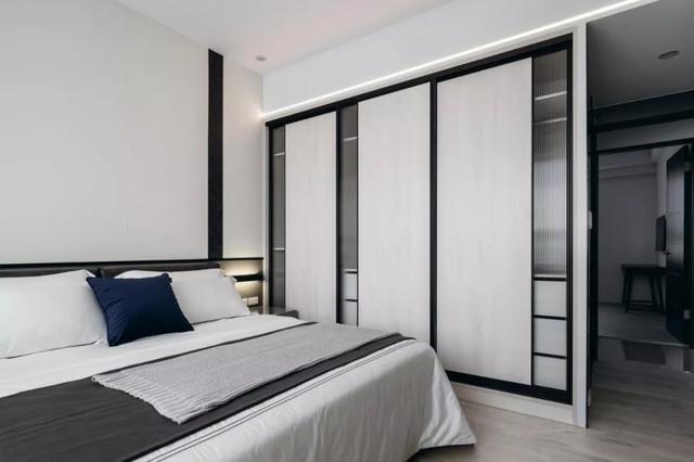 你还在买衣柜？聪明人都开始“挖墙”装衣橱了，漂亮还省空间