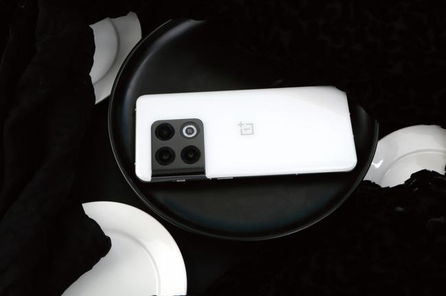 冬奥_北京冬奥|一加 10 Pro 胖达白至尊版图赏：谁不想拥有一只“冰墩墩”呢