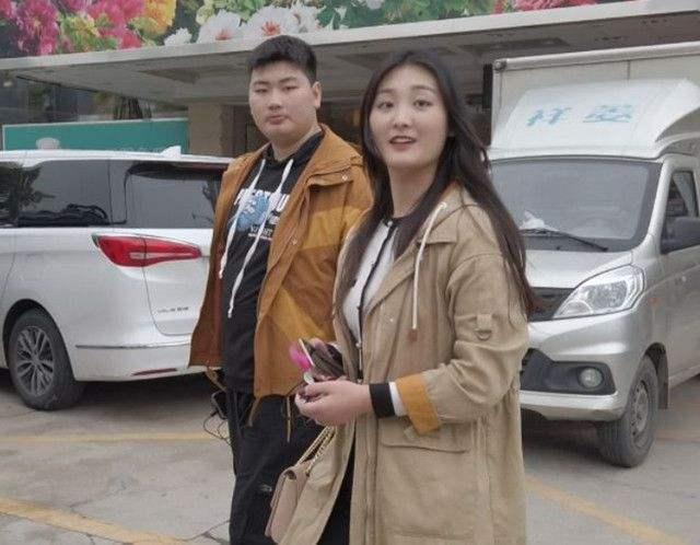 陈萌|睿智的女孩！陈萌去大衣哥家里做客，面对村民拍摄坚决拒绝