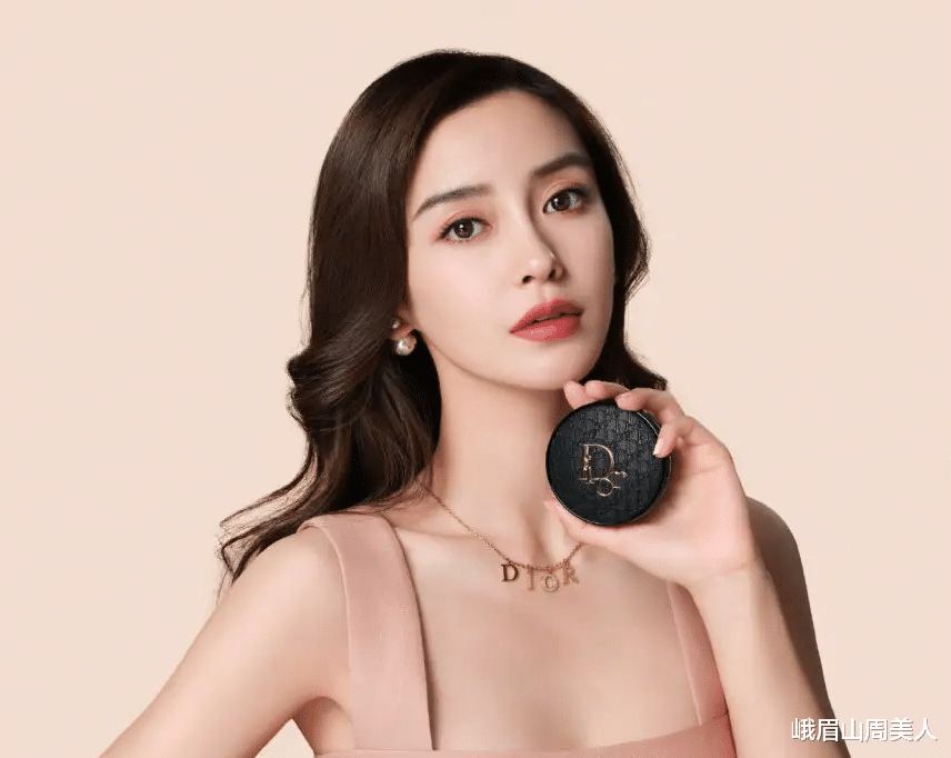 卷发 ?为何中国主妇喜欢烫小卷,而日本主妇更偏爱大卷?你更爱哪种?