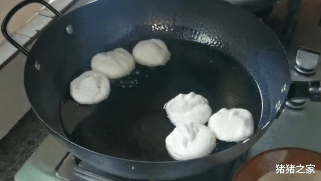 荔枝虾球的家常做法，颜值高味道好，外酥里嫩酸甜可口