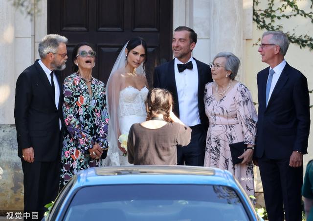 保罗·沃克|“速激”女星乔丹娜结婚 保罗·沃克同款赛车成婚车