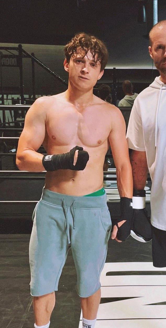 蜘蛛侠|蜘蛛侠也有健硕胸大肌!荷兰弟展示健身照让粉丝陷入疯狂