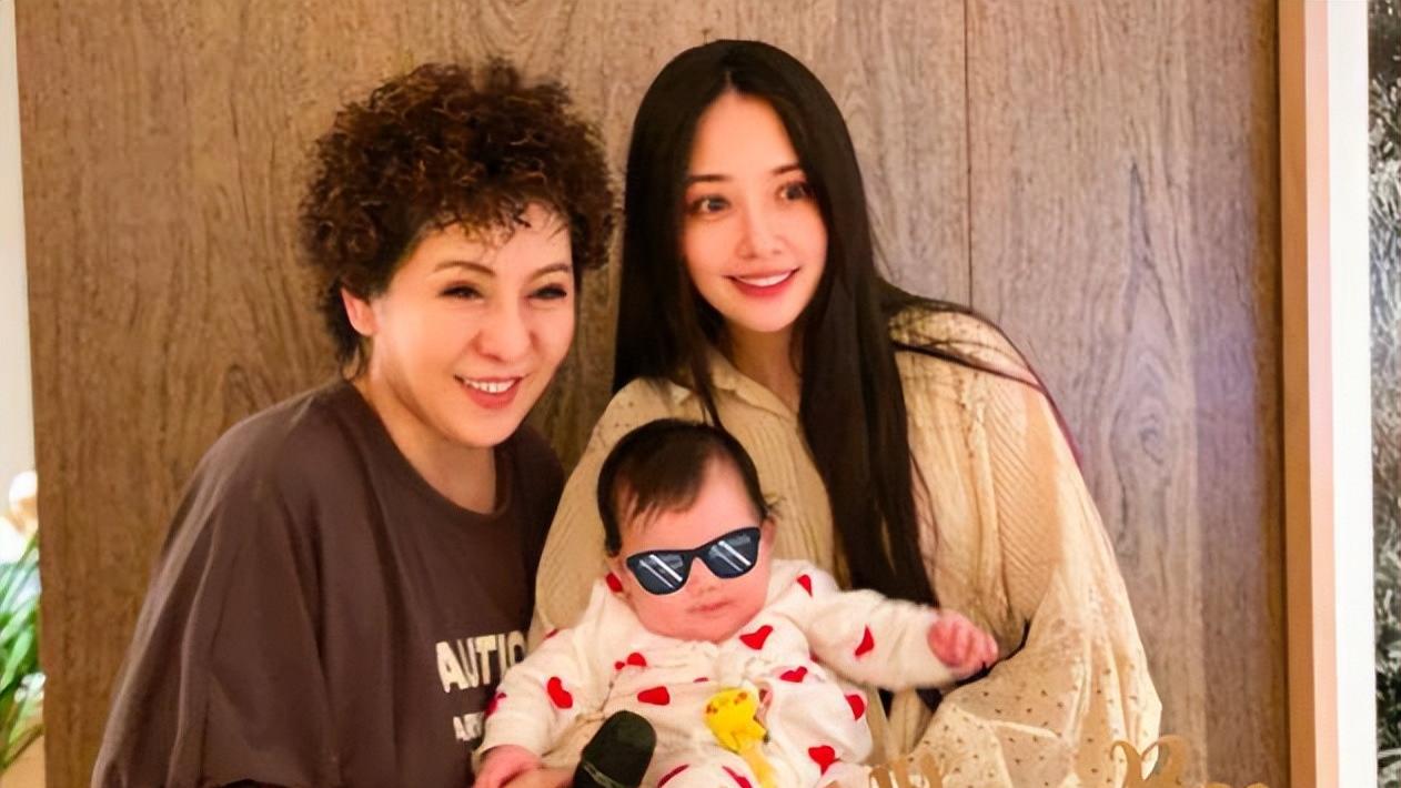 郭碧婷|郭碧婷2岁女儿用零花钱给向太买蛋糕，一胎产女得6亿豪宅6亿转账