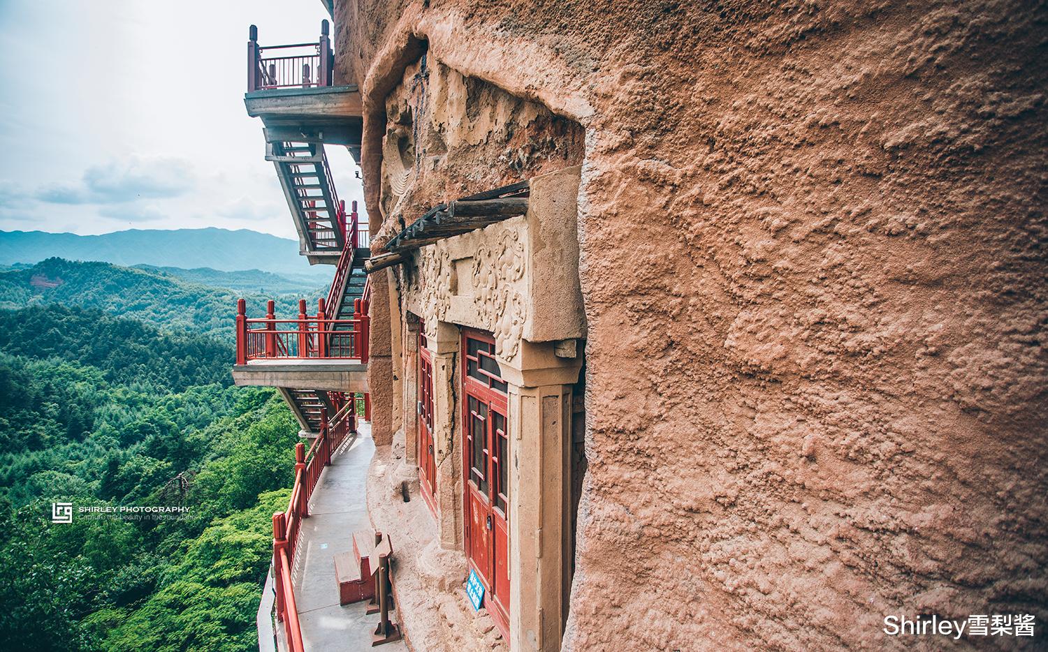 磨西古镇|我国四大石窟之一，90度垂直崖壁险过悬空寺，堪称恐高游客的噩梦
