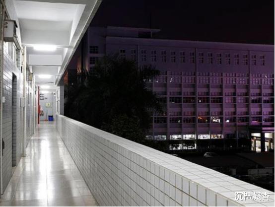 怀化学院情杀案:因怀疑女友不忠,男子强闯女寝室连捅其17刀