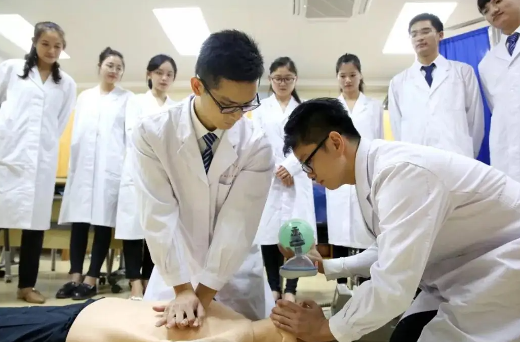 hr|大专学历仍被歧视？HR网上回复内容粗俗，后续处理令人解气