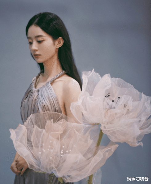 白敬亭|35岁赵丽颖新剧造型曝光，小短腿吸睛土到掉渣，网友：本色出演