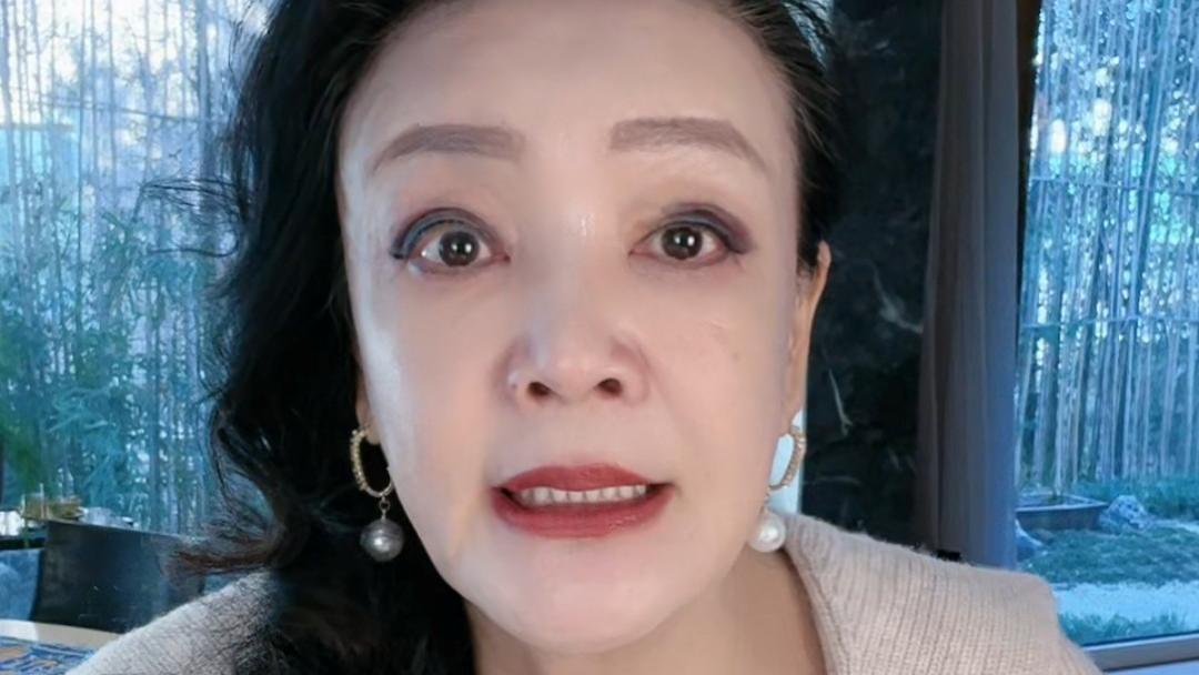 张兰|太拼了！张兰自曝确诊新冠，直播状态不佳离开，汪小菲上线关心