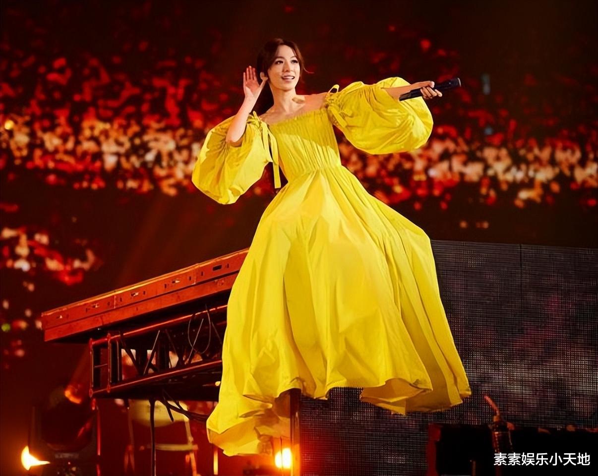 田馥甄|田馥甄在家中摔倒受伤,腰椎疼痛到落泪,连翻身也比较困难