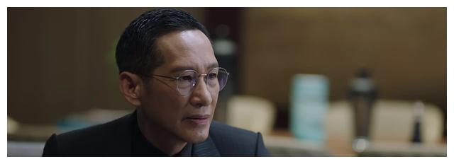 小姐姐|《不期而至》除了真假高峻外，阮真真身边最可疑的人是老严