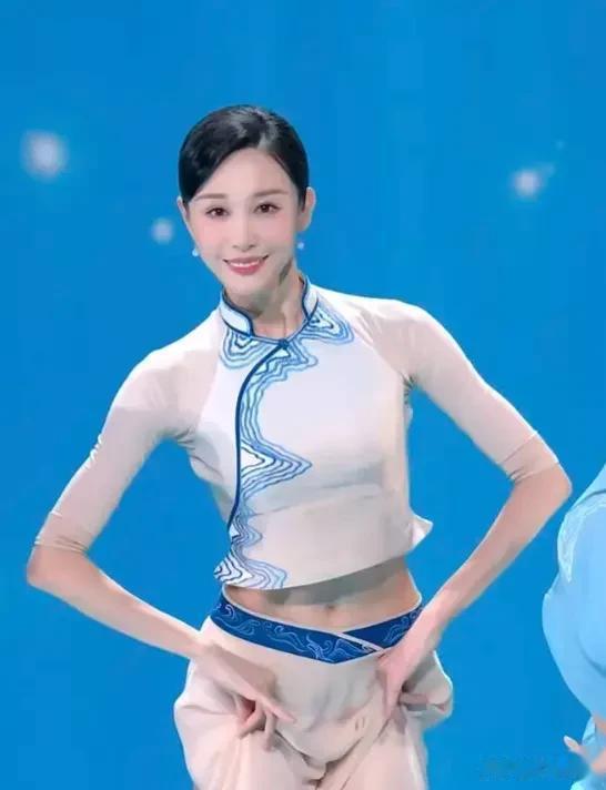 央视春晚|央视春晚10位女星唯美造型30张高清照片,一句话点评欢迎讨论