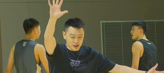 辽宁男篮|辽篮喜忧参半！郭艾伦罚5000虚惊一场，大外状态回勇杨鸣稳操胜券