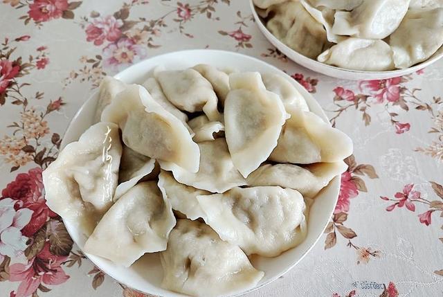 不管多忙,今日霜降记得吃饺子,尊重老传统,纳福吉祥老少都安康