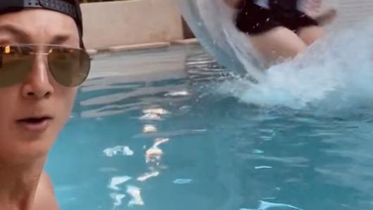 吴尊|吴尊回文莱晒豪宅，配有超大泳池和滑滑梯，开敞篷跑车带老婆故地重游