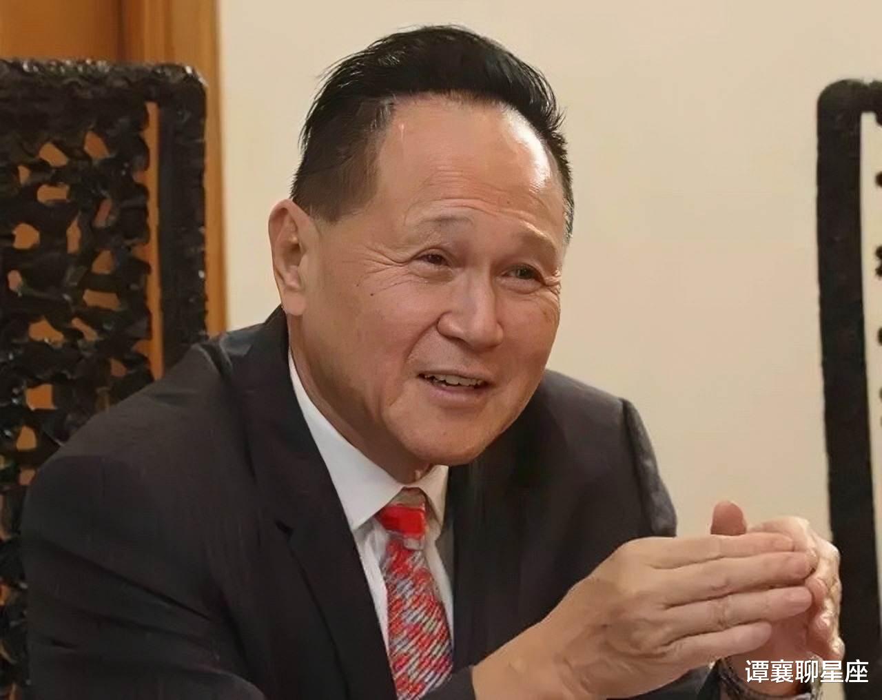 豪门明星|85岁知名富商又曝新恋情！漂亮女友30岁左右，身材丰满四肢纤细