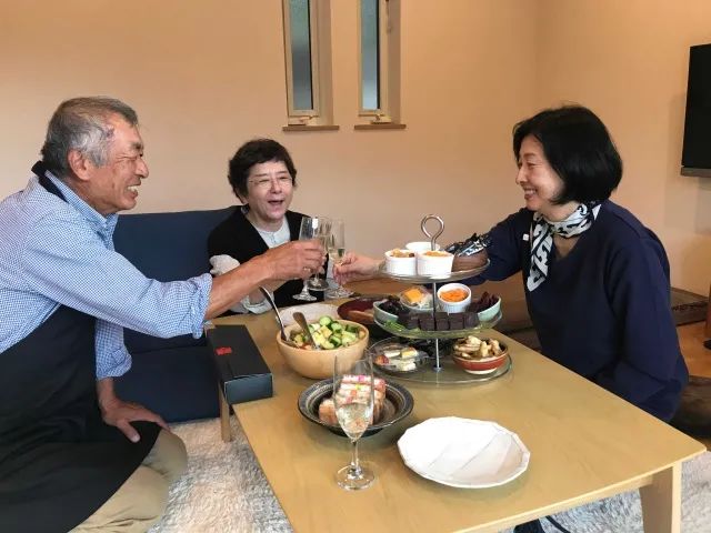 65岁日本主妇晒私生活爆红!独居23年,仅高中学历,60万网友羡慕