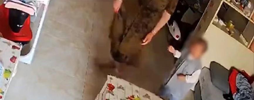 四川一幼童吵醒午睡的爸爸被暴打,妈妈打算离婚,警方介入调查