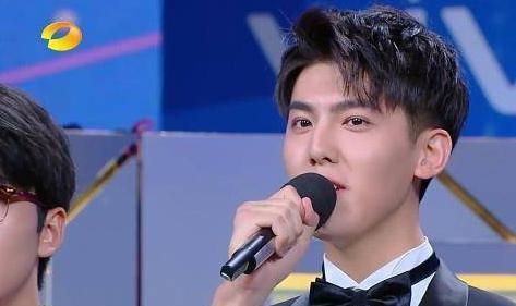 高伟光|6位身高超190男星：胡一天女主搭箱子演戏，高伟光衬得热巴娇小