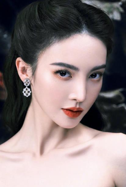 金晨|八位“配不上”身材的女星:个个美若天仙,身材却一言难尽