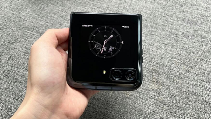 摩托罗拉|央视黄金时段广告已安排！moto razr 2022这波期待值拉满