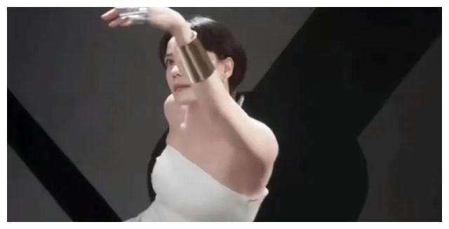 谢霆锋|谢霆锋中秋节发布女友角度照片,王菲拍广告