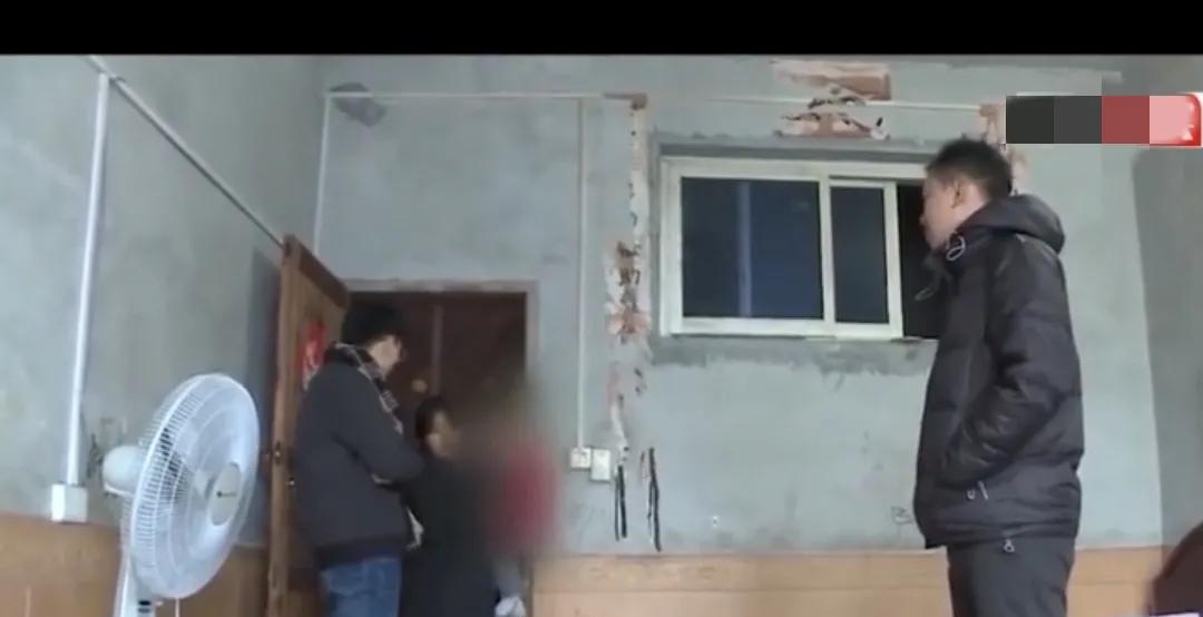 男子发现妻子的秘密,要做亲子鉴定,男子:儿子长得像房东