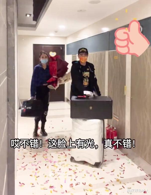 赵继伟|赵继伟回家！爱妻大长腿抢镜，婚房意外曝光，郎才女貌太幸福了
