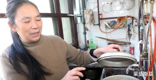 |55岁大姐给75岁大爷做住家保姆,高薪背后的心酸和无奈