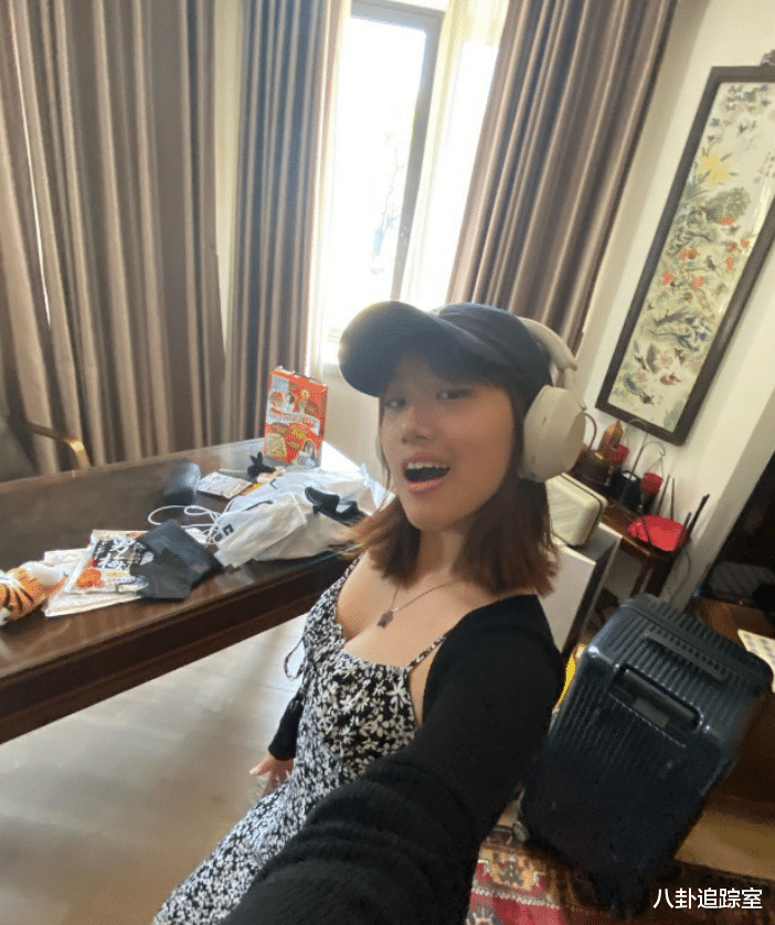 贾静雯|贾静雯17岁女儿公开找男友,喜欢帅哥个性要好,经常因穿着引争议