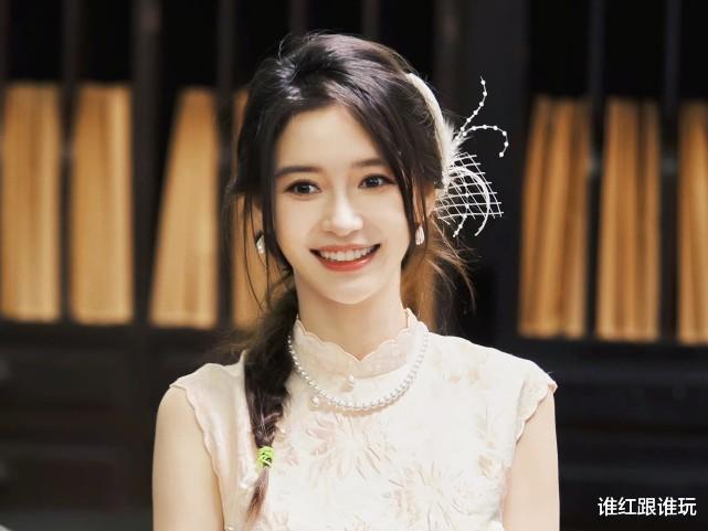 |为什么85花一遍又一遍上热搜？还不是因为这届小花旦太无聊