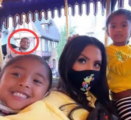 陶晶莹|23岁男私教如父般尽责，陪三母女逛迪士尼！瓦妮莎找回久违的幸福