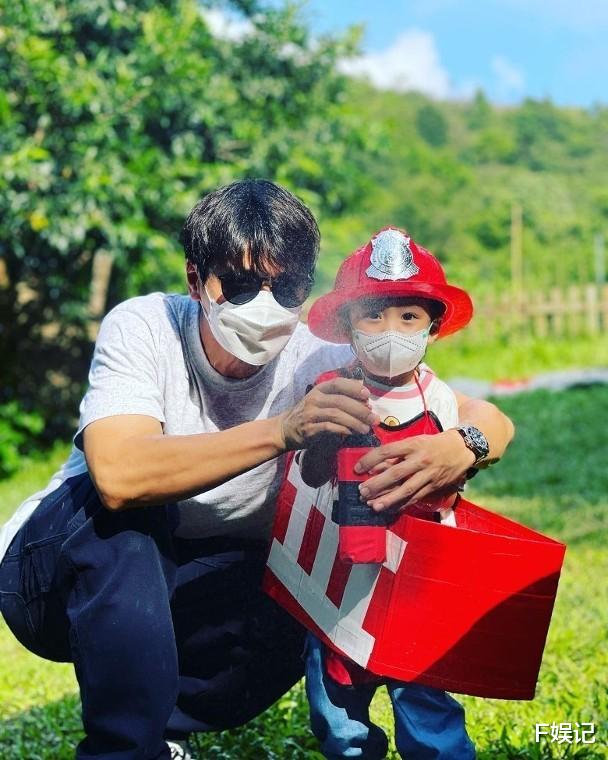 杨怡|杨卓娜携老公女儿为妈妈庆生 杨怡和罗仲谦没有出镜但女儿就有出镜