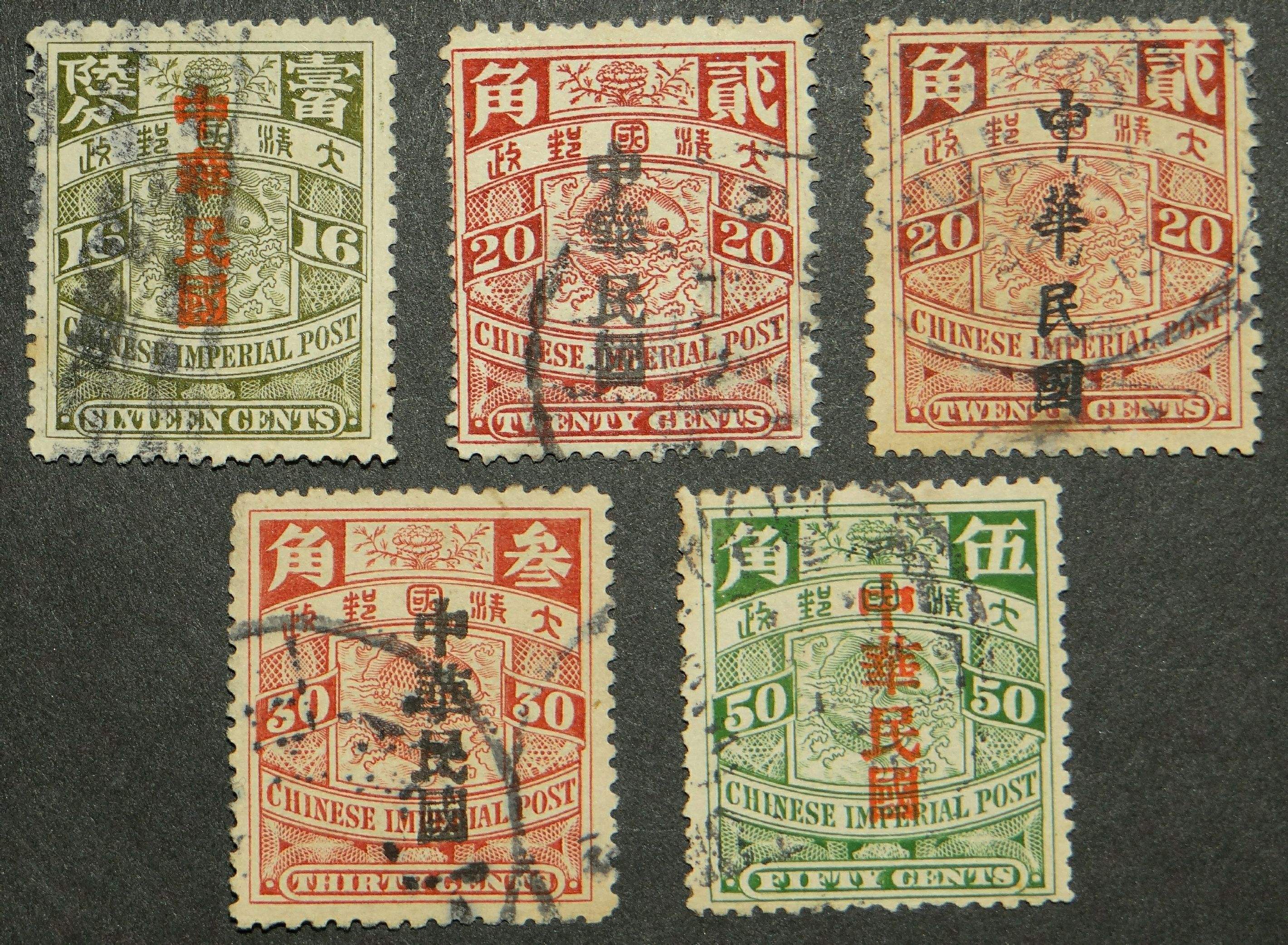 邮票|现在的集邮市场确实有些不景气，天热人燥，市场内人流稀少，显得冷冷清清。