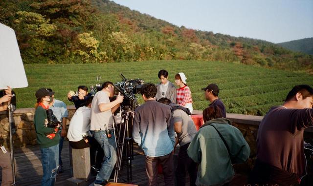 肖战|肖战看鱼视频发布者,曾无意中把视频发给了妈妈,她的反应有审美