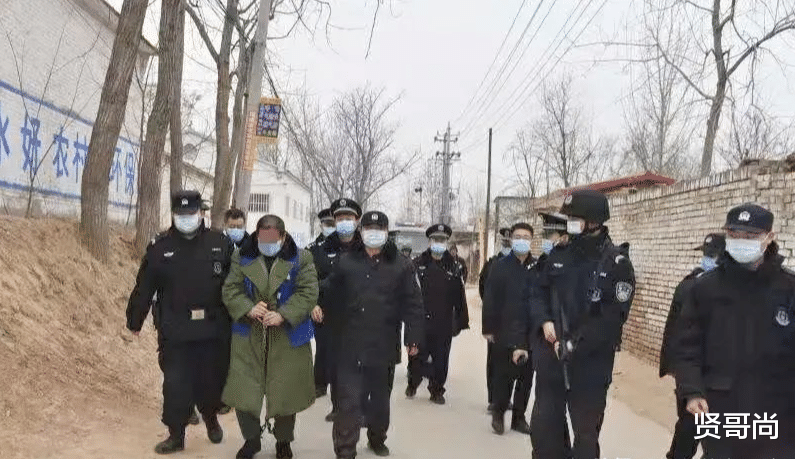 父亲一审被判死刑,改判渺茫,已为他买好临终时穿的衣服