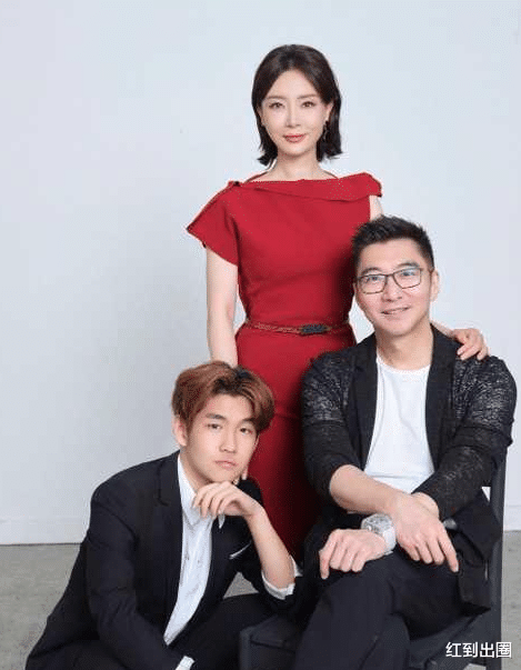 陈数|陈数养女母亲节表孝心，送花合影全程不见继子，曾和赵胤胤传离婚