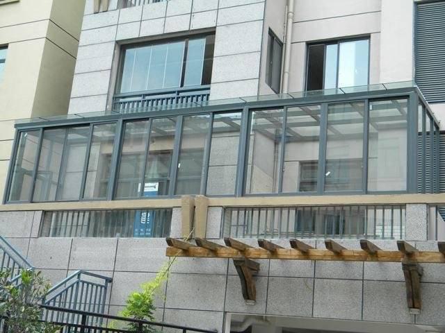 越来越多人这样做封闭阳台,采光又通风,有点机智!