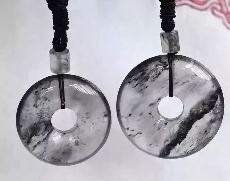 黑冰|翡翠“黑美人”惊艳亮相!120万毛料切涨1500万,赚翻了!