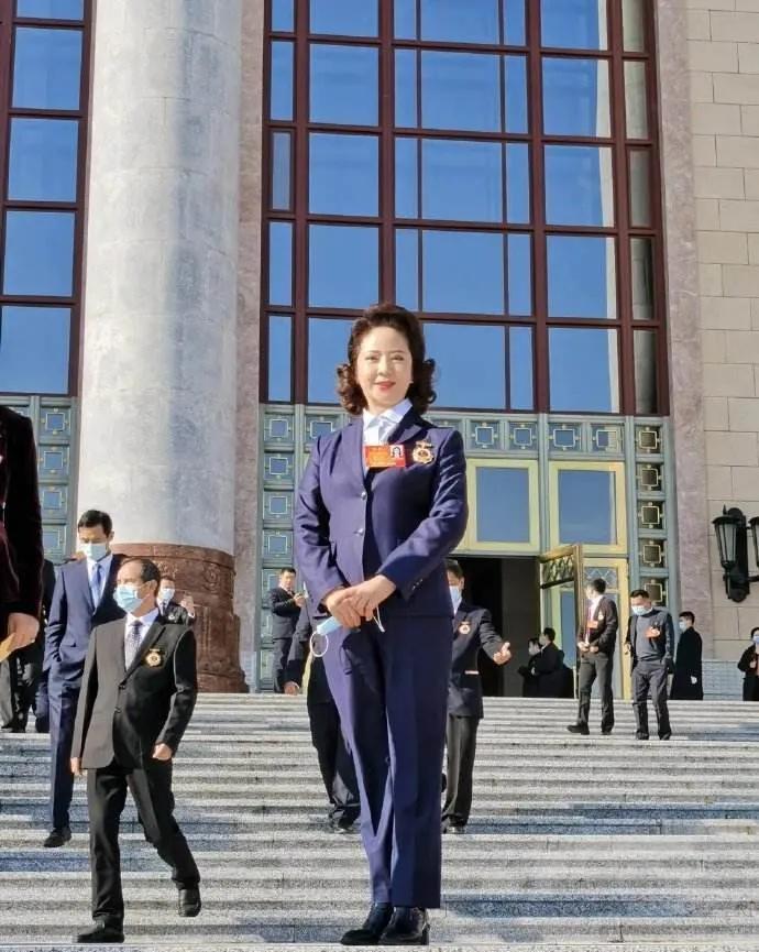 李少莉|李少莉的消费观如何？虽然一身名牌，但曾因勤俭节约被表扬