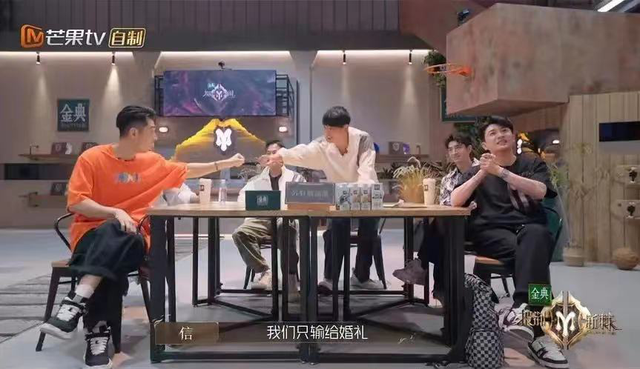 |袁咏仪三嫁张智霖,恩爱夫妻糖终于炒糊了